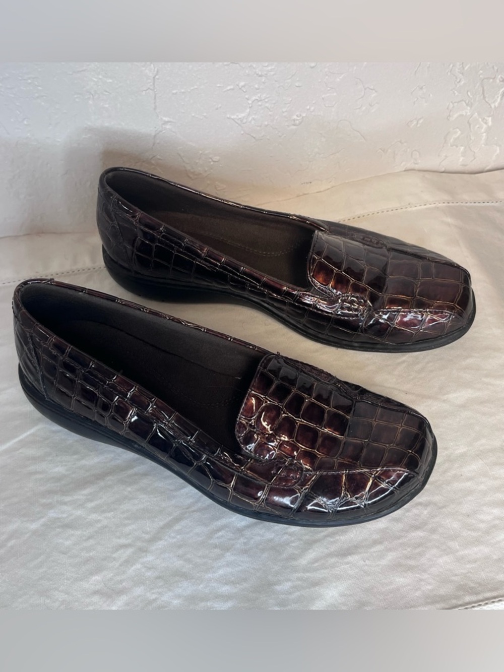 Clarks Bendable Brown Crocodile Embossed Patent Leather Loafers